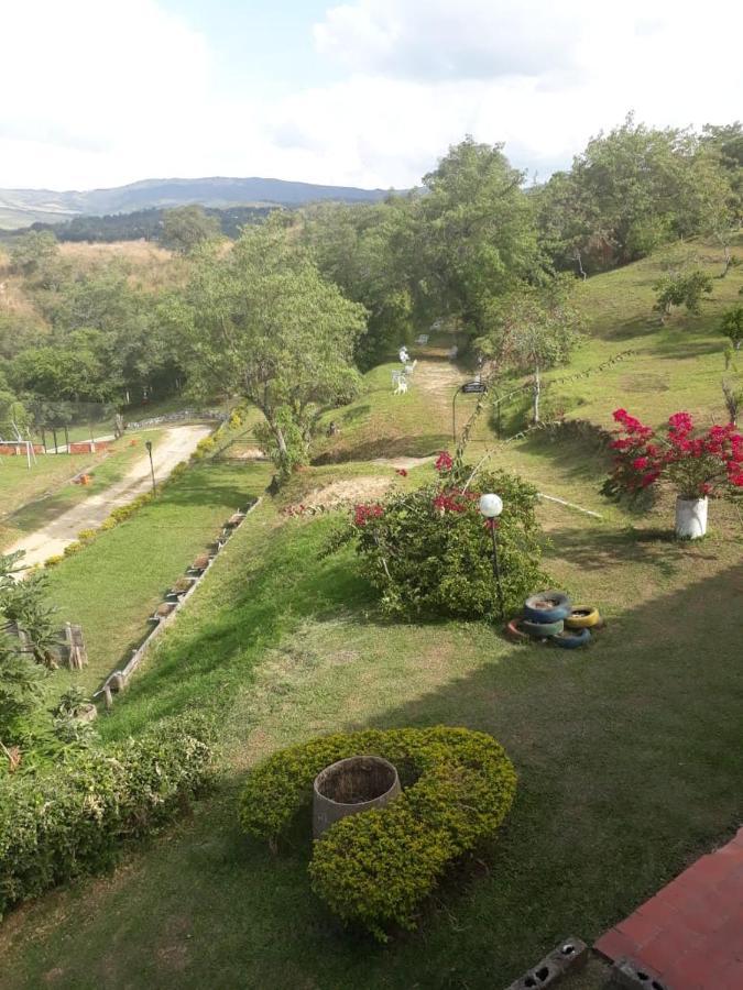 Hotel Campestre la Loma Curití Esterno foto